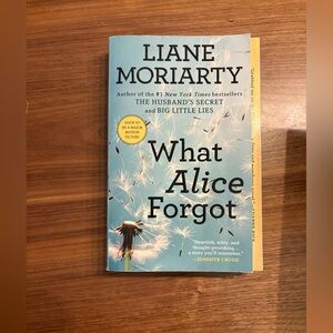 What Alice Forgot by Liane Moriarty - booktok bundle